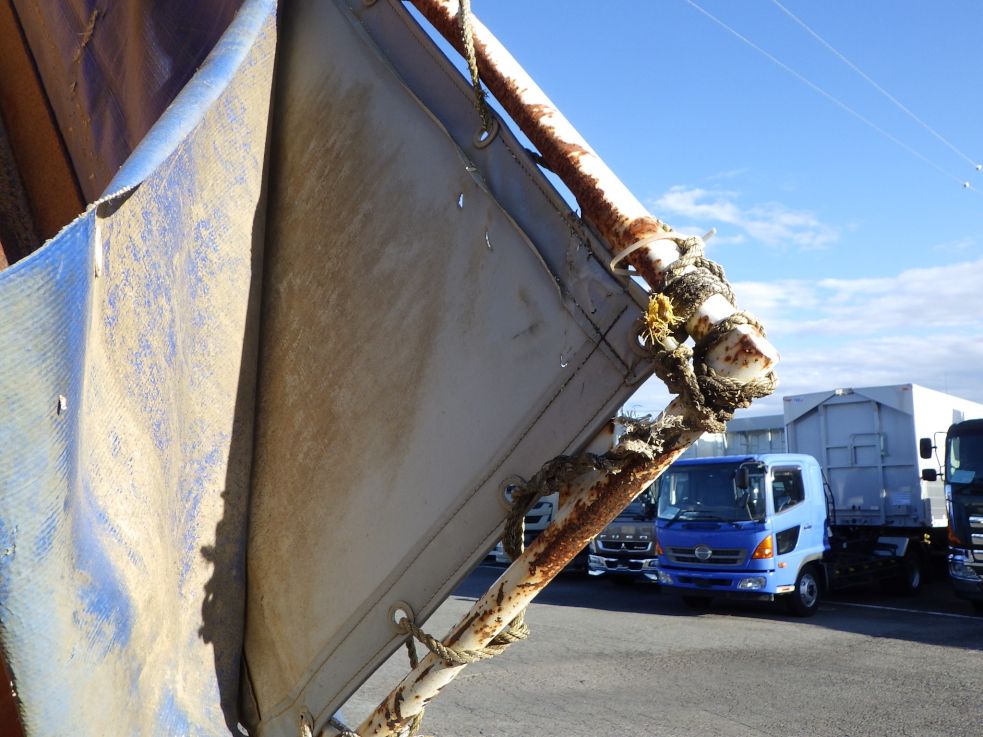 シートアームにサビがあります。|日野 プロフィア QKG-FS1EKDAの写真33