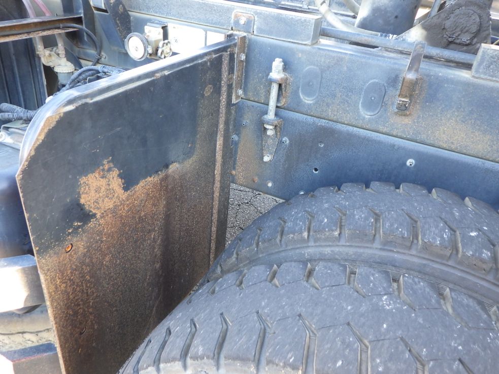 左右の泥除けにサビがあります。|日野 プロフィア QKG-FS1EKDAの写真36