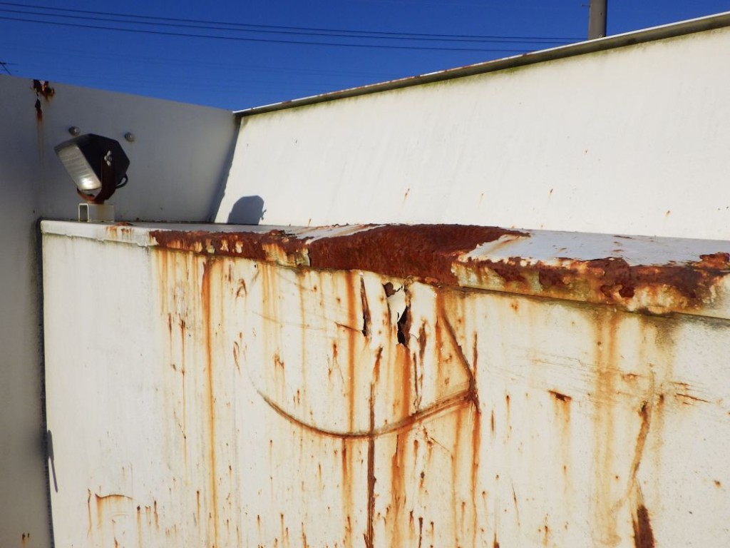 プロテクター裏側にキズ・サビ・ヘコミがあります。|日野 プロフィア QKG-FS1EKDAの写真39