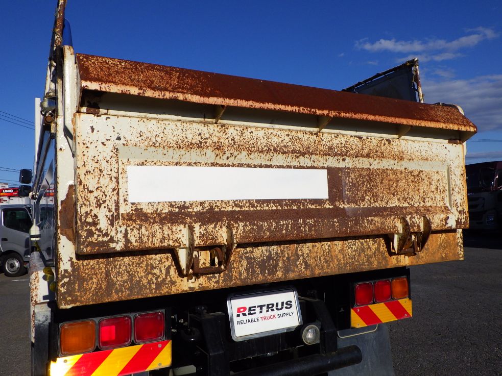 リヤ周りにキズ・サビがあります。|日野 プロフィア QKG-FS1EKDAの写真42