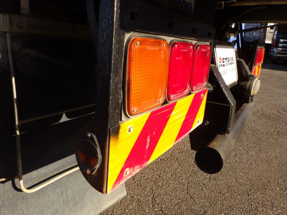 テールカバーにサビがあります。|日野 プロフィア QKG-FS1EKDAの写真45