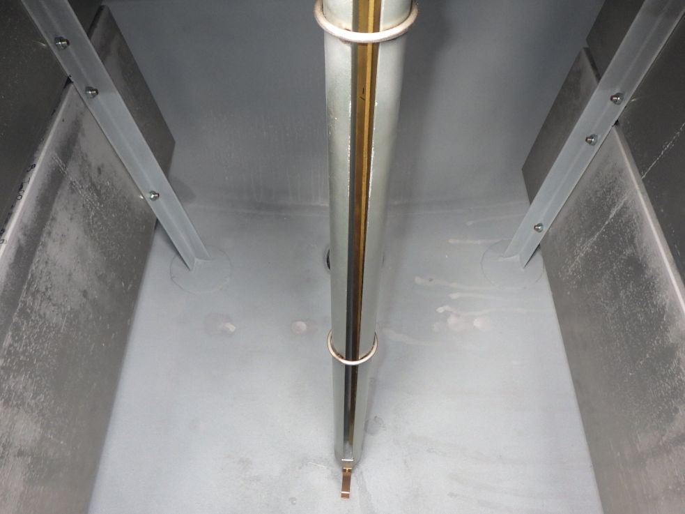 タンク内部の状態です。|日野 デュトロ 2KG-XZU600E(2WD)の写真8