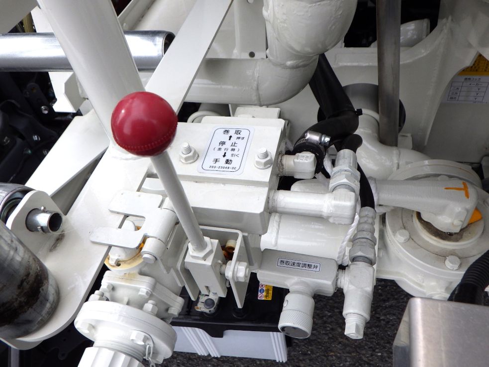 ホースリールの巻き取りレバーです。|日野 デュトロ 2KG-XZU600E(2WD)の写真15