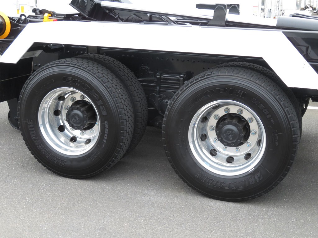 ホイールはアルミ製です。|日野 プロフィア 2DG-FS1AJEの写真9