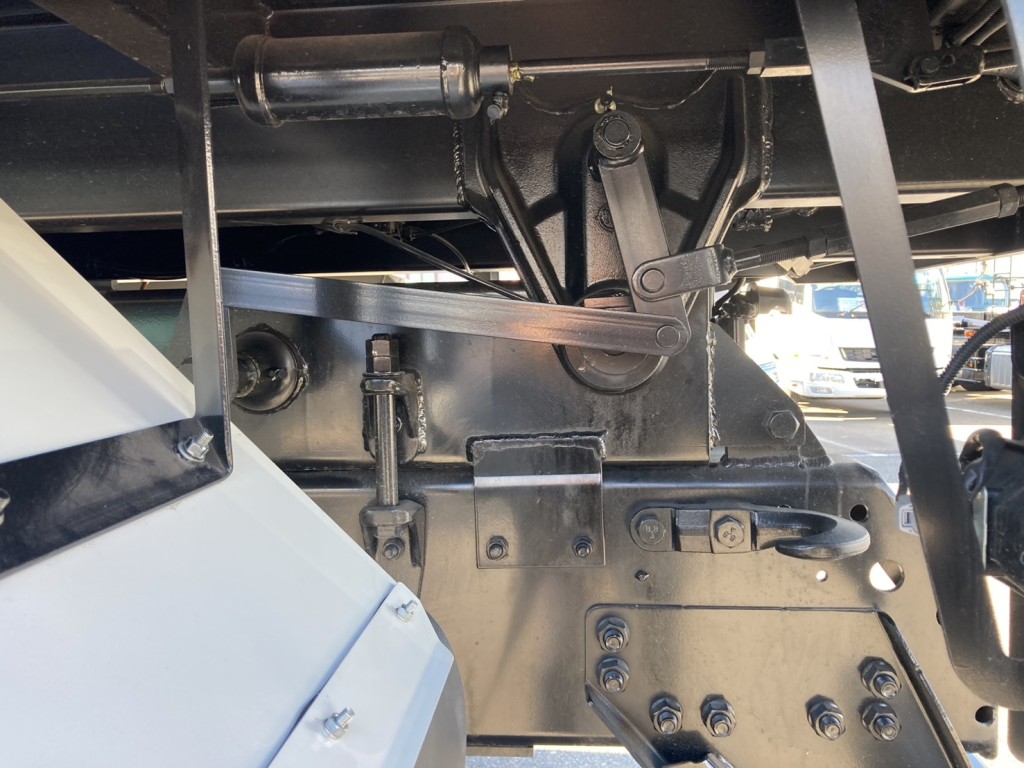 いすゞ ギガ 2RG-CXZ77DTの写真6