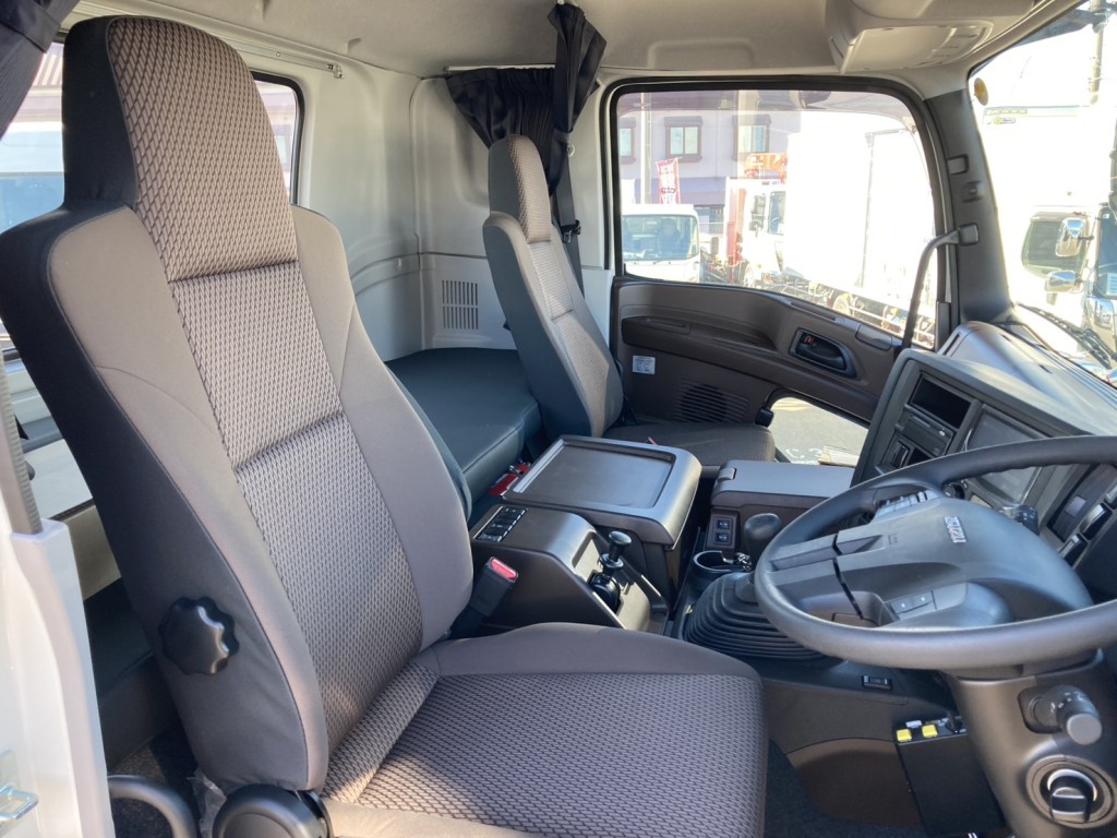 いすゞ ギガ 2RG-CXZ77DTの写真7