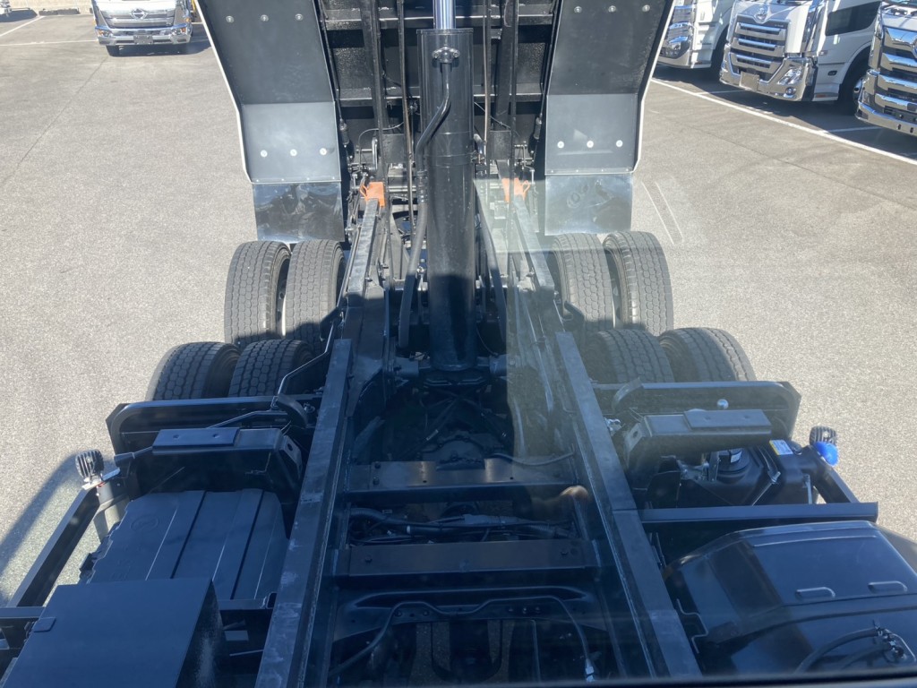 いすゞ ギガ 2RG-CXZ77DTの写真15