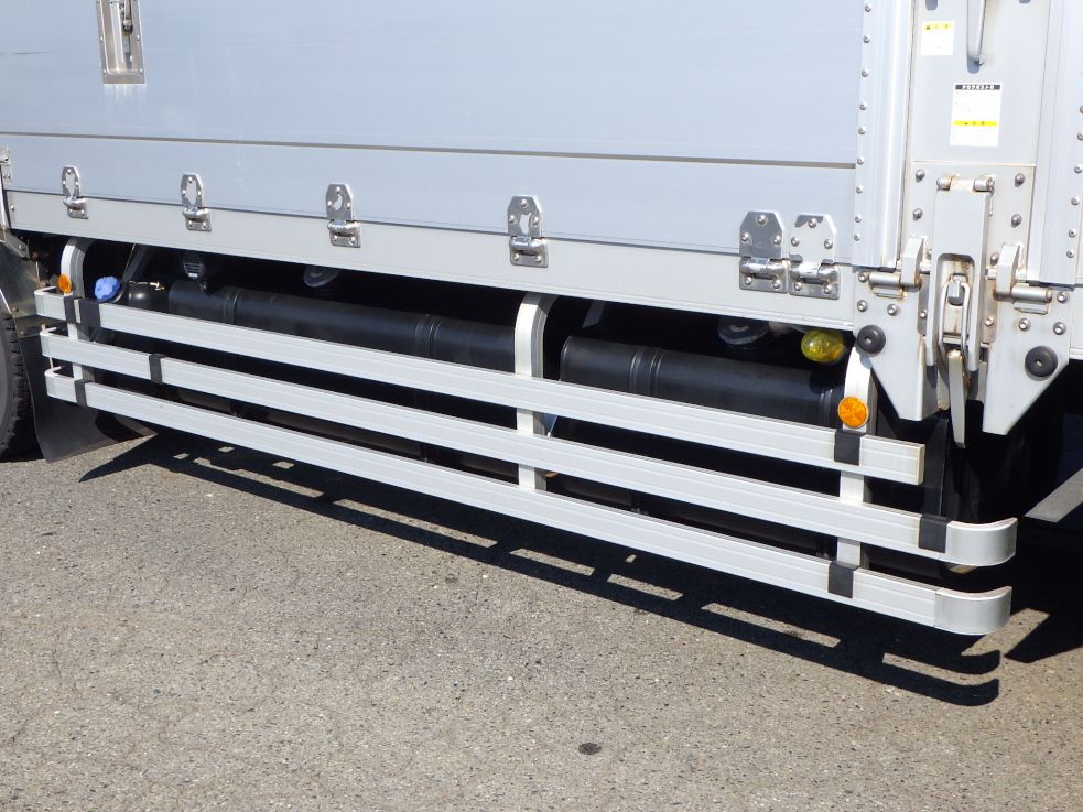 燃料タンクは３００LX２００Lです。|日野 プロフィア 2DG-FW1AHGの写真14