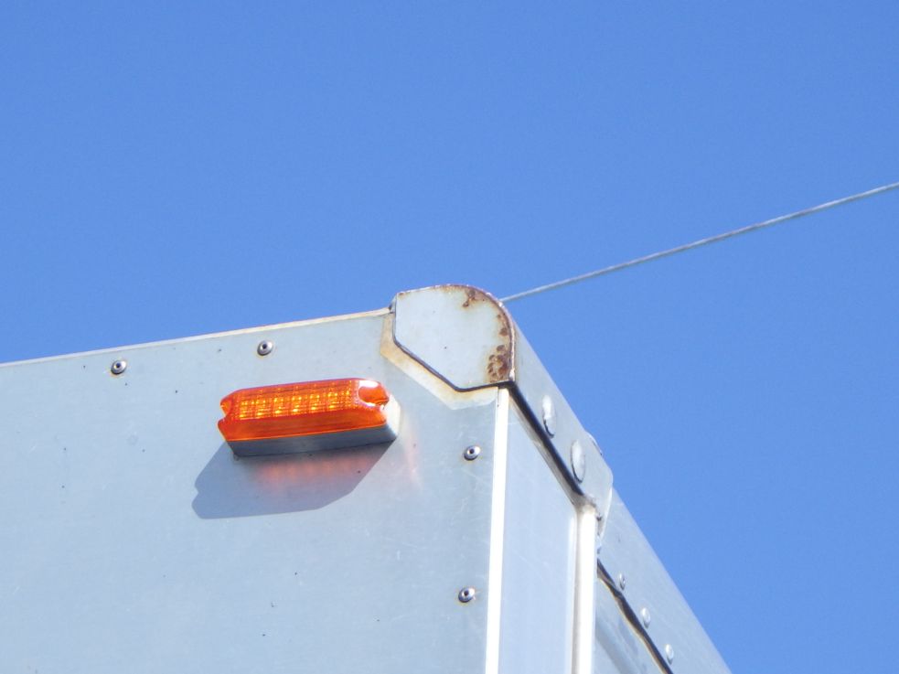 ボディーの助手席側前方上部にサビがあります。|日野 プロフィア 2DG-FW1AHGの写真23