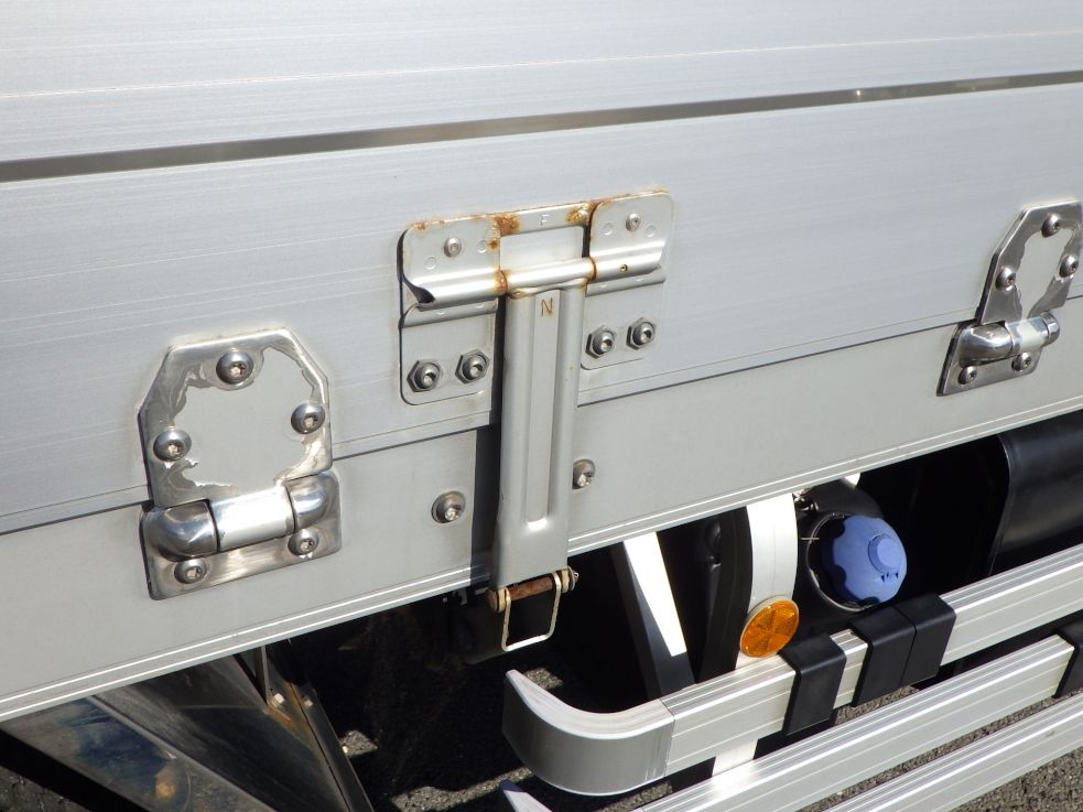 左右のセイコーラックにサビがあります。|日野 プロフィア 2DG-FW1AHGの写真27