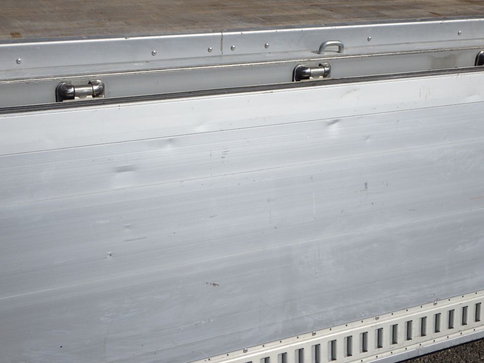 アオリ内側にキズ・ヘコミがあります。|日野 プロフィア 2DG-FW1AHGの写真31