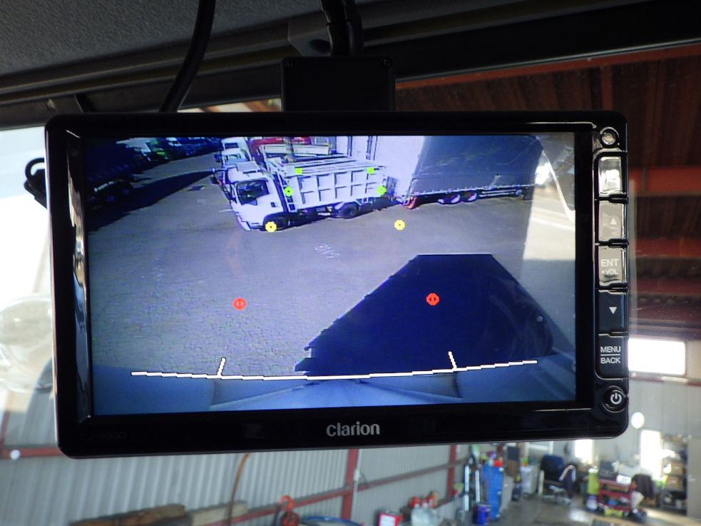 液晶バックモニター付きです。|UDトラックス クオン 2PG-CG5CAの写真14