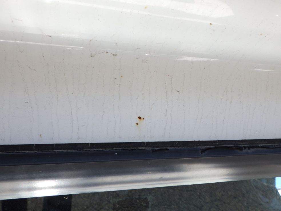 ルーフに飛び石キズがあります。|UDトラックス クオン 2PG-CG5CAの写真24