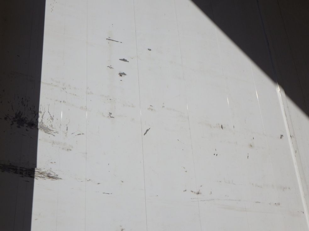 リヤ扉裏側にキズ・ヘコミがあります。|UDトラックス クオン 2PG-CG5CAの写真35