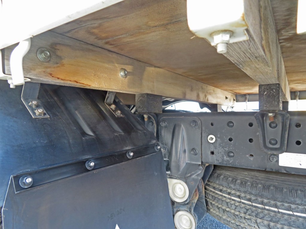 横ネタは木製です。|三菱 キャンター 2RG-FDA20(4WD)の写真7