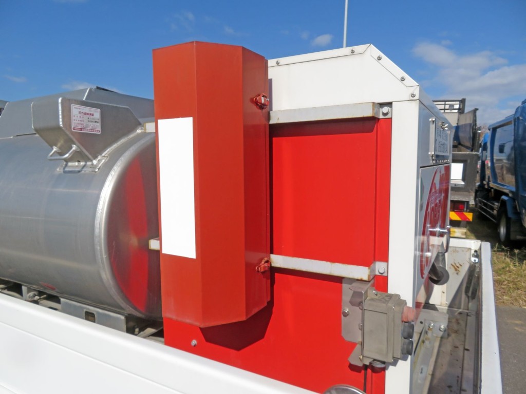 消火器付きです。|三菱 キャンター 2RG-FDA20(4WD)の写真28