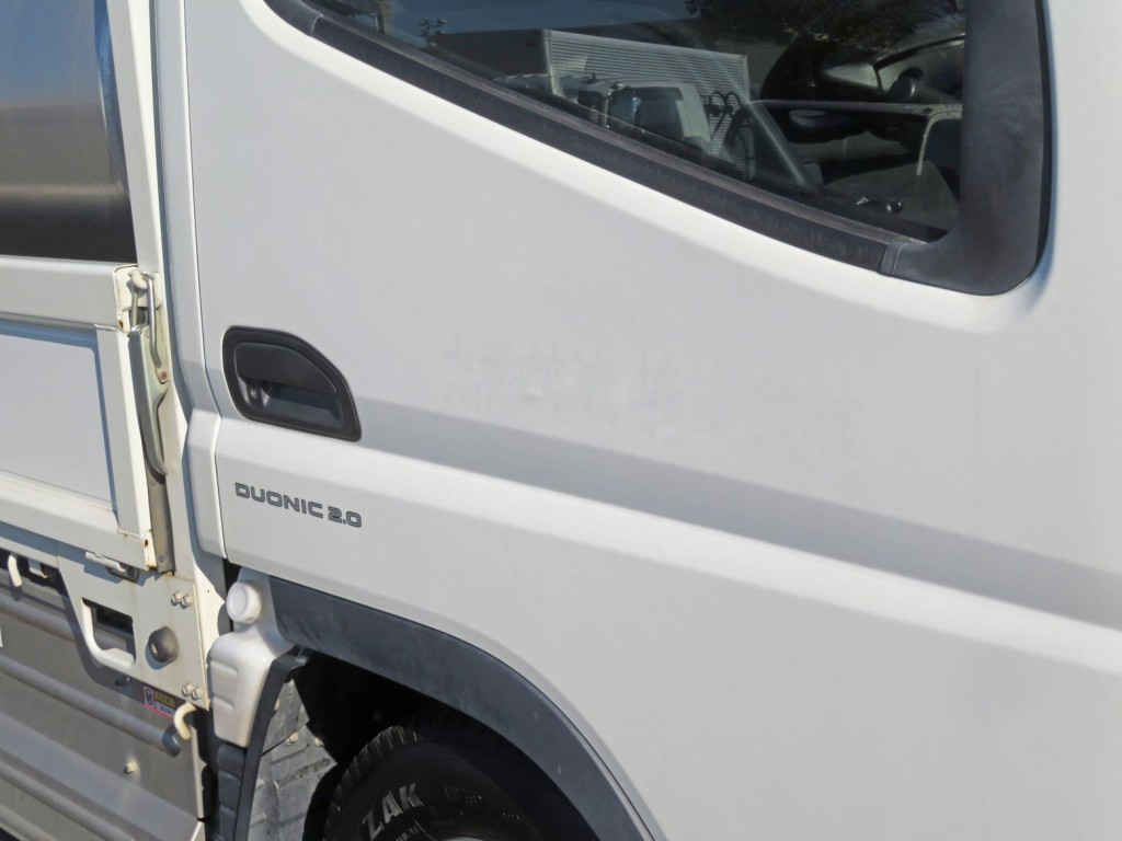 運転席側ドアに看板はがし跡があります。|三菱 キャンター 2RG-FDA20(4WD)の写真40