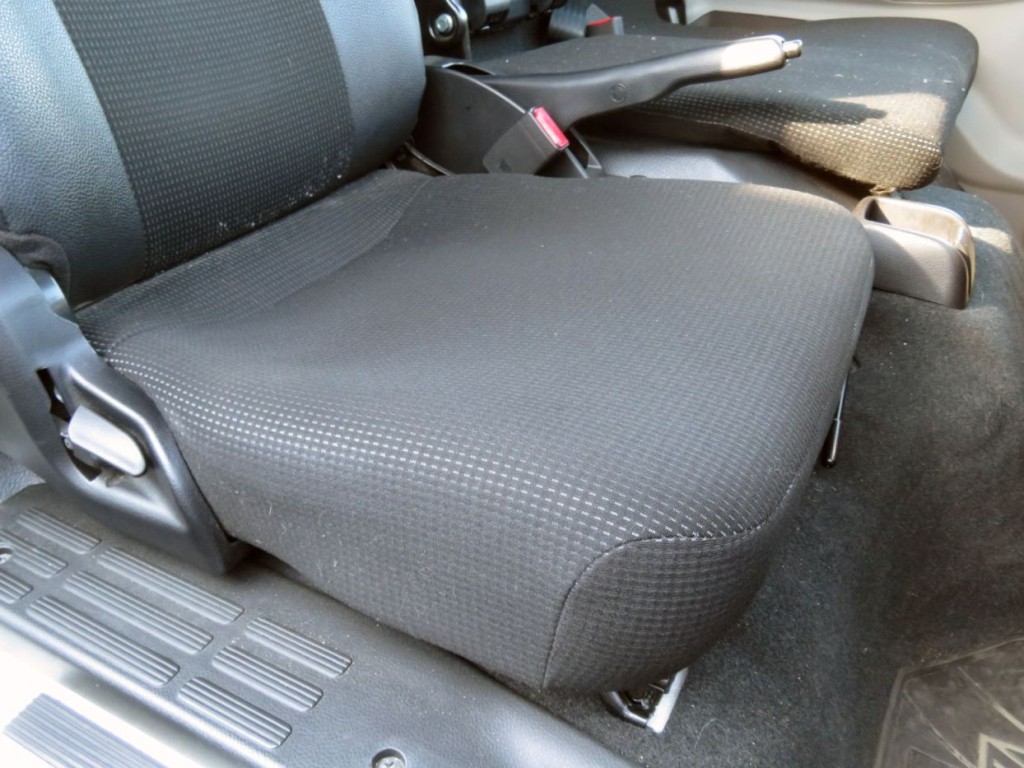 運転席座面の状態です。|三菱 キャンター 2RG-FDA20(4WD)の写真44