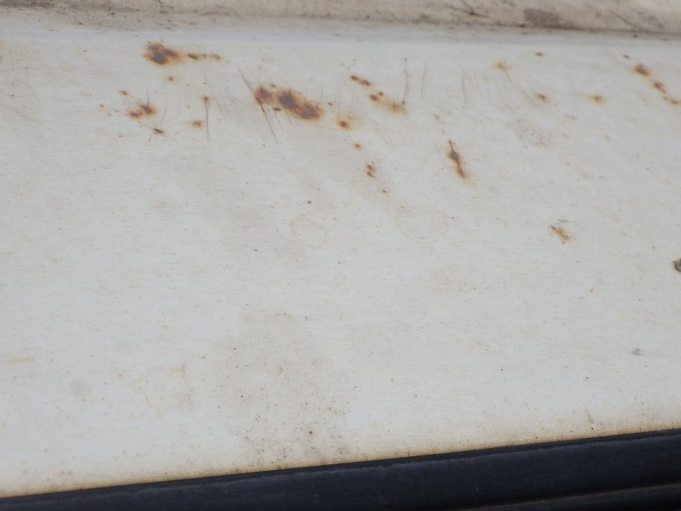 ルーフにキズ・サビ・ヘコミがあります。|いすゞ エルフ TKG-NJR85AN(2WD)の写真22