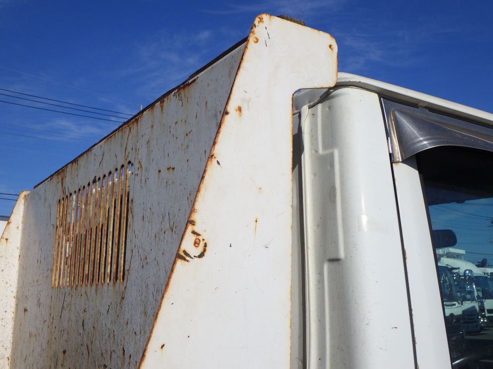 プロテクターの両サイドにキズ・サビがあります。|いすゞ エルフ TKG-NJR85AN(2WD)の写真23