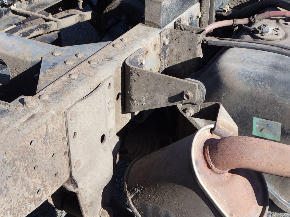 シャーシにサビがあります。|いすゞ エルフ TKG-NJR85AN(2WD)の写真28