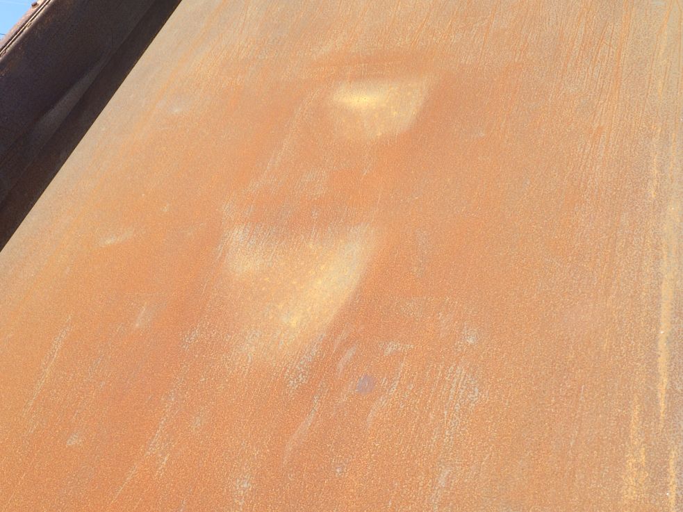 床鉄板にキズ・サビ・ヘコミがあります。|いすゞ エルフ TKG-NJR85AN(2WD)の写真31