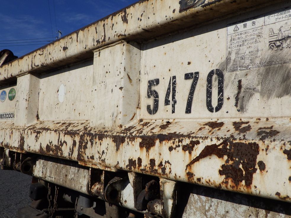 リヤ周りにキズ・サビがあります。|いすゞ エルフ TKG-NJR85AN(2WD)の写真32