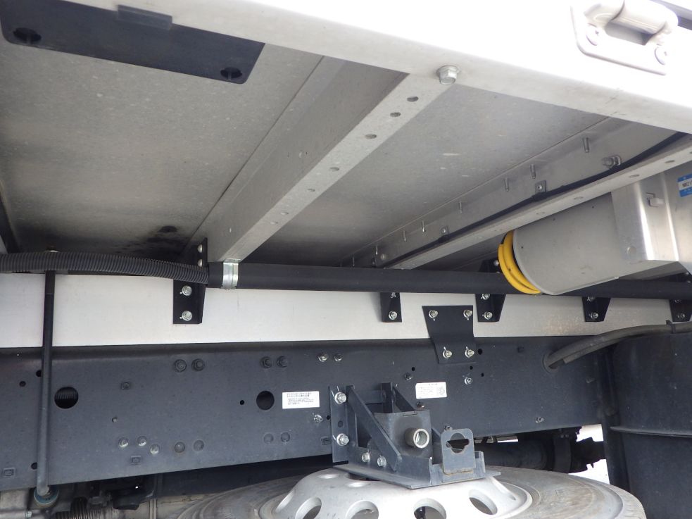 シャーシとネタの状態です。（ネタはアルミ製です）|三菱 ファイター 2KG-FK65F(2WD)の写真7