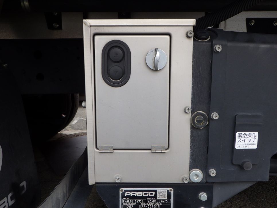 ゲートの操作スイッチです。|三菱 ファイター 2KG-FK65F(2WD)の写真14