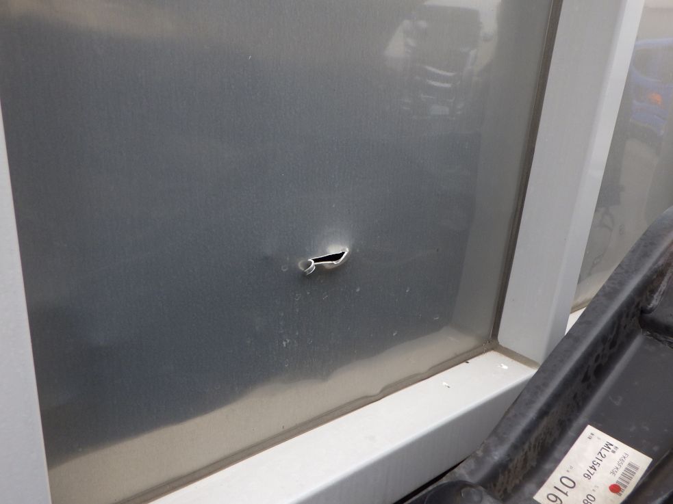 プロテクター前面凸・穴があります。|三菱 ファイター 2KG-FK65F(2WD)の写真28