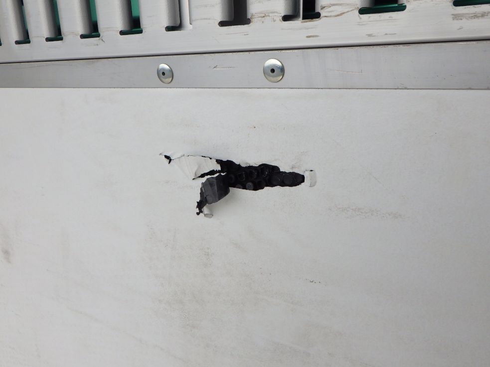 ウイング内側にキズ・破れがあります。|三菱 ファイター 2KG-FK65F(2WD)の写真34