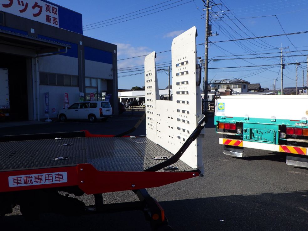 歩み板の格納状態です。|マツダ ダイナ 2TG-LPR88AM(2WD)の写真15