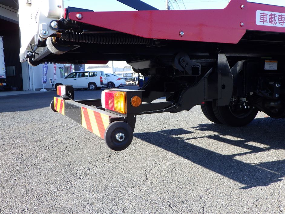 リヤバンパーは可動式です。|マツダ ダイナ 2TG-LPR88AM(2WD)の写真17