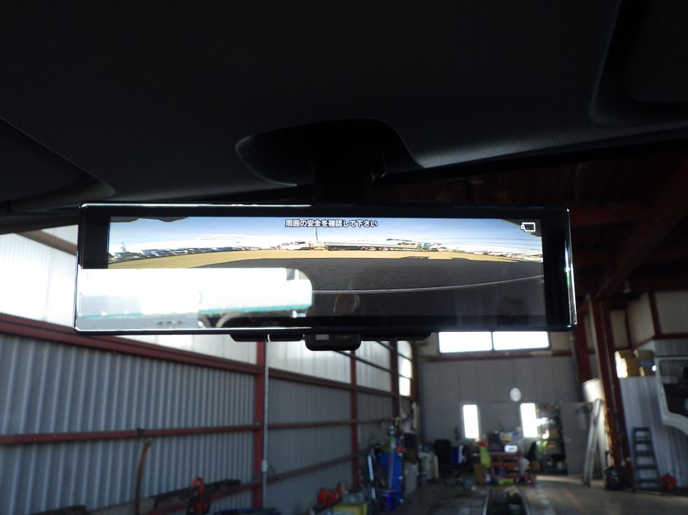 ミラー一体型バックモニター付きです。|マツダ ダイナ 2TG-LPR88AM(2WD)の写真23