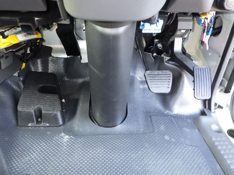 ２ペダルです。|マツダ ダイナ 2TG-LPR88AM(2WD)の写真25