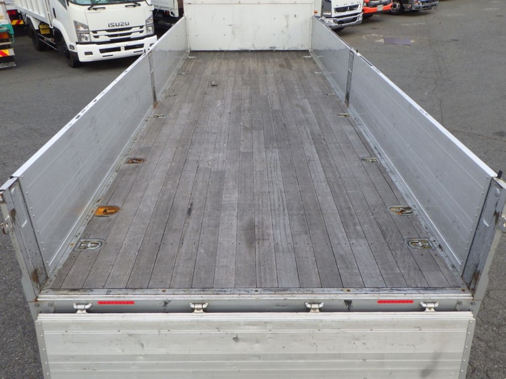 床板の状態です。|三菱 ファイター 2KG-FK62F(2WD)の写真10