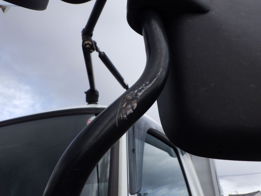 ミラーステーにキズがあります。|三菱 ファイター 2KG-FK62F(2WD)の写真22