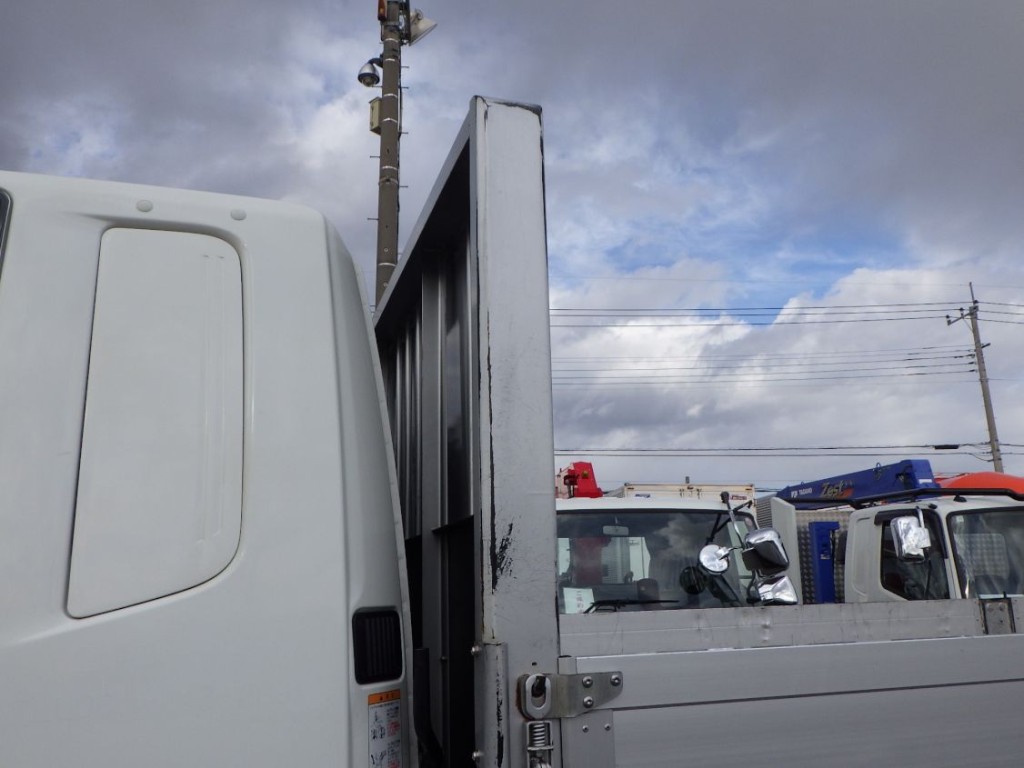 プロテクターの両サイドにキズ・サビがあります。|三菱 ファイター 2KG-FK62F(2WD)の写真24