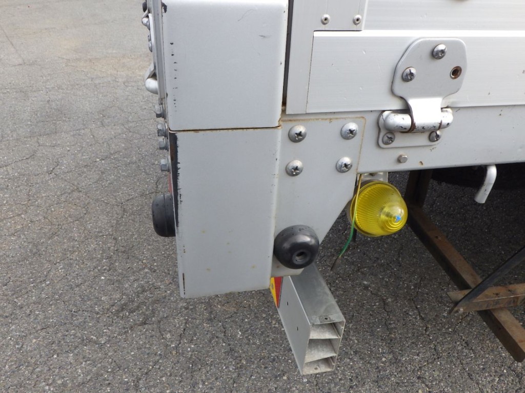 ボディー後方の両サイドにキズ・サビがあります。|三菱 ファイター 2KG-FK62F(2WD)の写真28