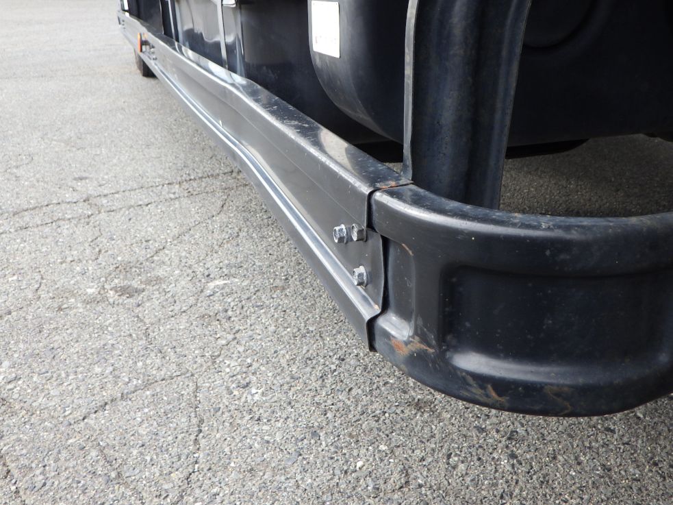 助手席側サイドバンパーに曲がりがあります。|三菱 ファイター 2KG-FK62F(2WD)の写真30