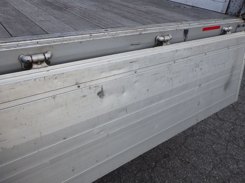 ゲート裏側にキズ・ヘコミがあります。|三菱 ファイター 2KG-FK62F(2WD)の写真36