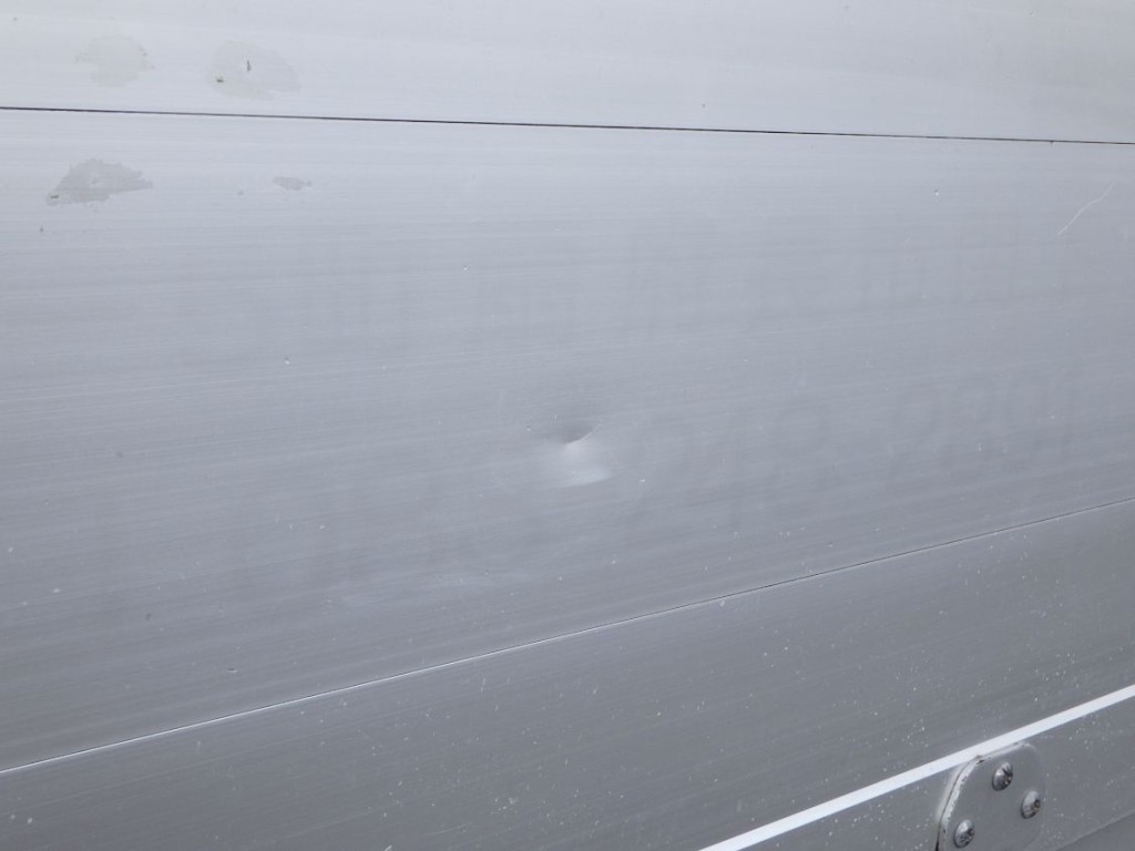 リヤアオリにキズ・ヘコミがあります。|三菱 ファイター 2KG-FK62F(2WD)の写真37