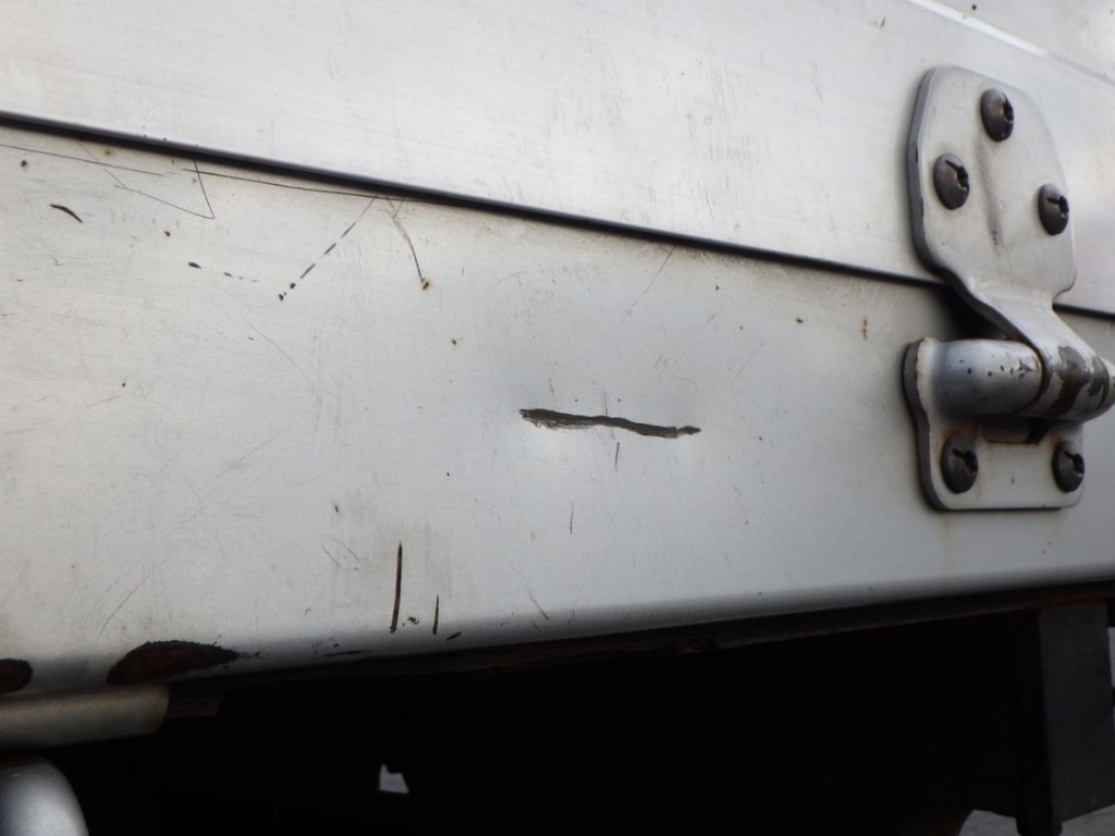 リヤ周りにキズ・サビ・ヘコミがあります。|三菱 ファイター 2KG-FK62F(2WD)の写真38