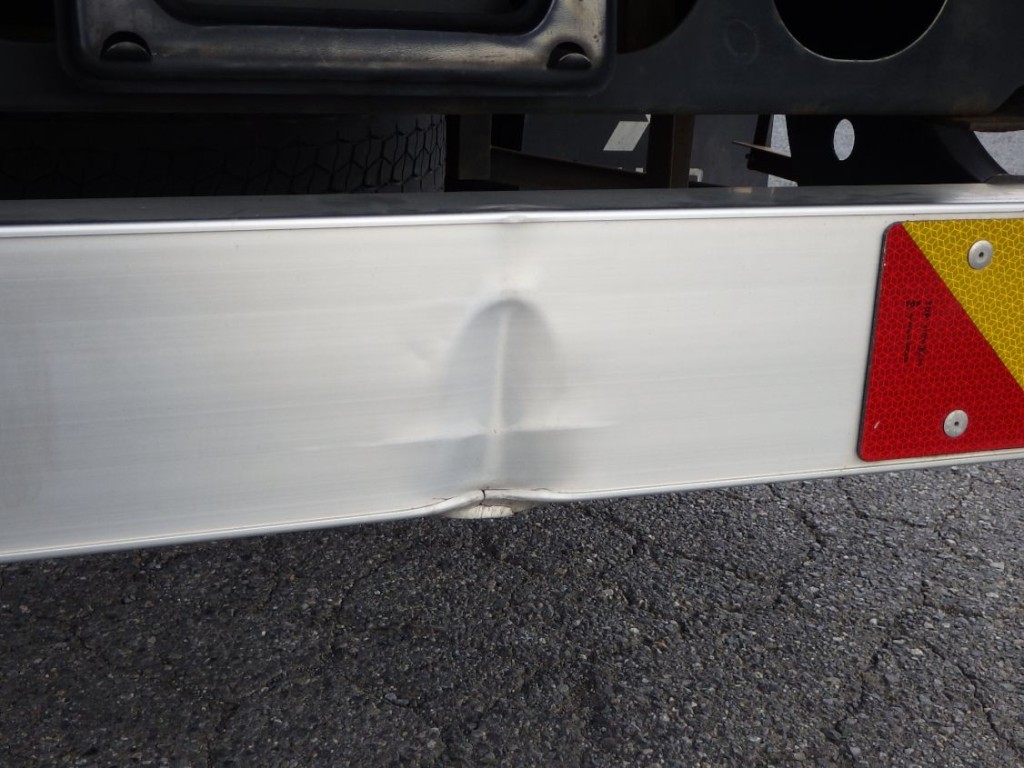 リヤバンパーにキズ・ヘコミがあります。|三菱 ファイター 2KG-FK62F(2WD)の写真39