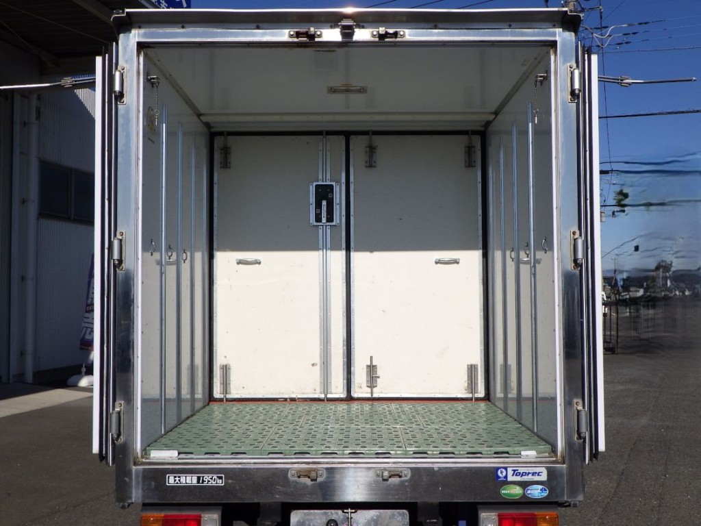 内扉が付いています。|日野 デュトロ 2RG-XZC605M(2WD)の写真10