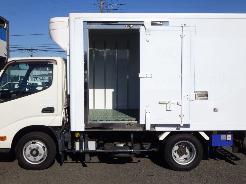 助手席側に片開式スライドドアが付いています|日野 デュトロ 2RG-XZC605M(2WD)の写真13