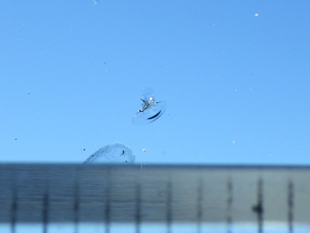 フロントガラスに小キズがあります。|日野 デュトロ 2RG-XZC605M(2WD)の写真17