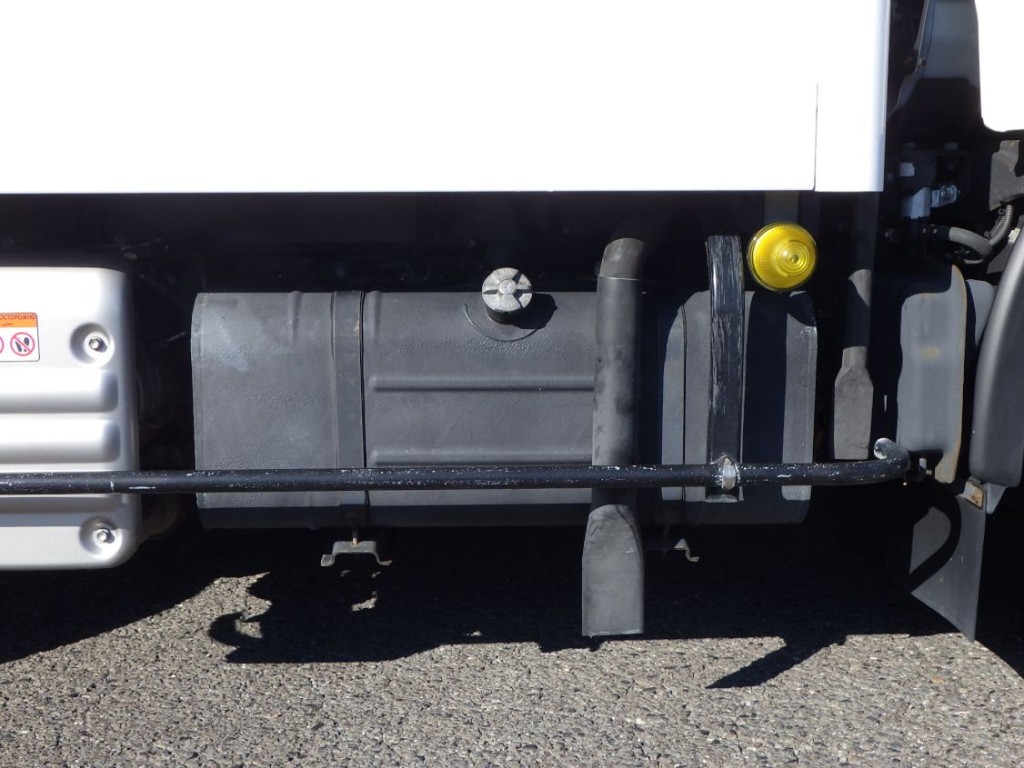 燃料タンクは80Lです。|日野 デュトロ 2RG-XZC605M(2WD)の写真18