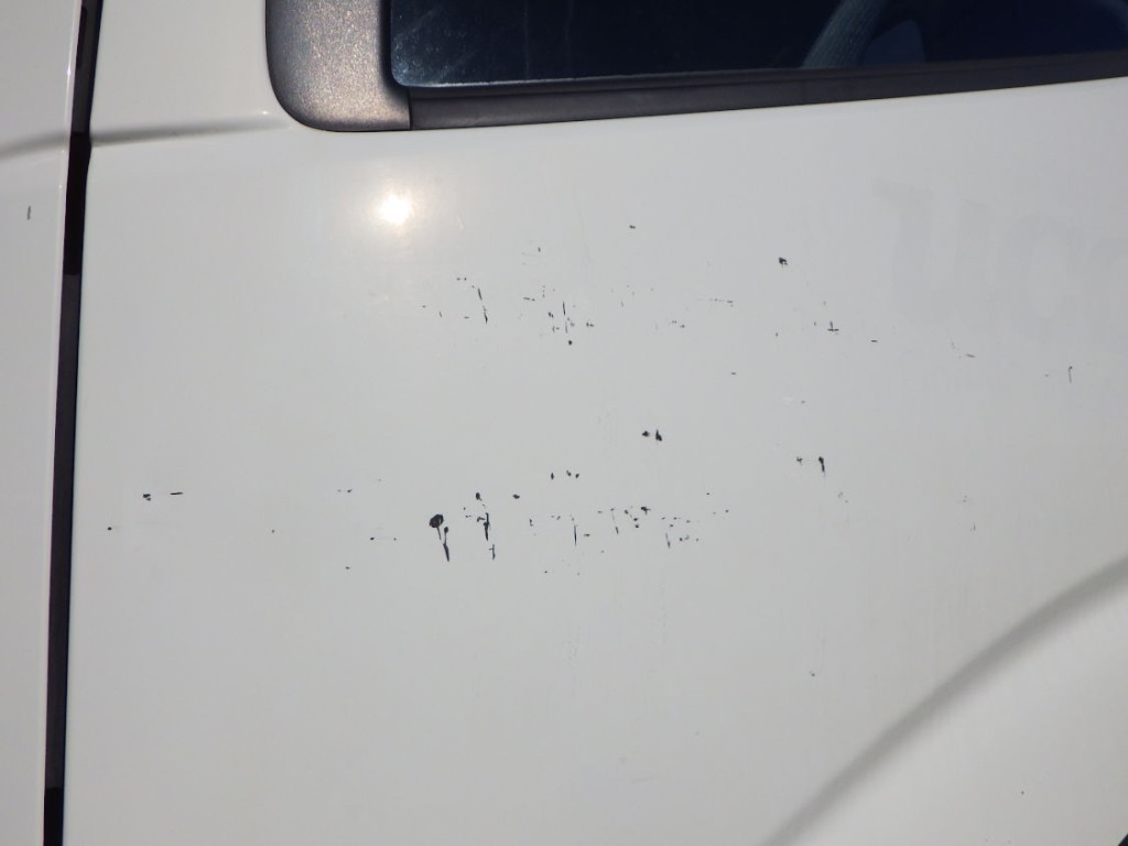 運転席側ドアにキズがあります。(助手席側にもあります)|日野 デュトロ 2RG-XZC605M(2WD)の写真28