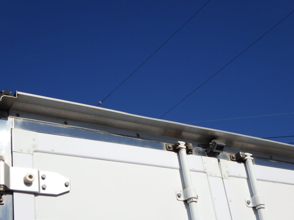 雨どいに軽い曲がりがあります。|日野 デュトロ 2RG-XZC605M(2WD)の写真40